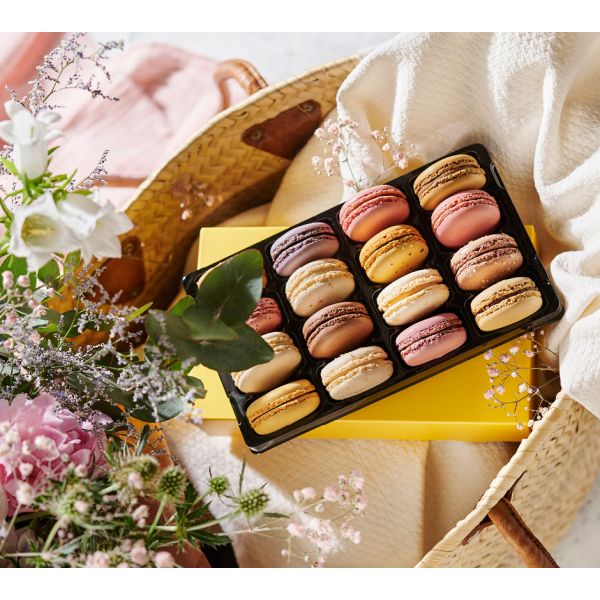 Coffret de 16 macarons assortis